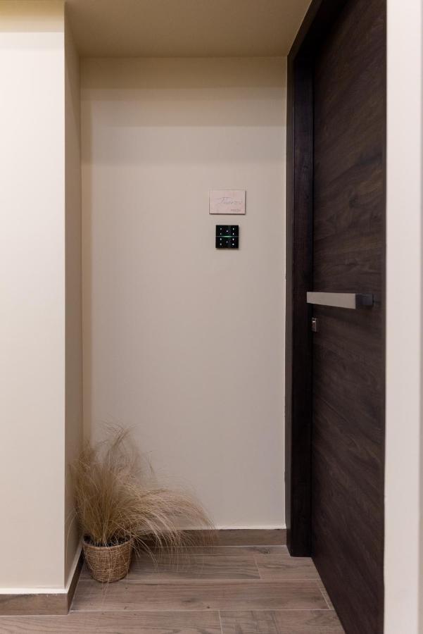 Theros By Agora Luxury Apartments In The Heart Of Heraklion Exteriör bild